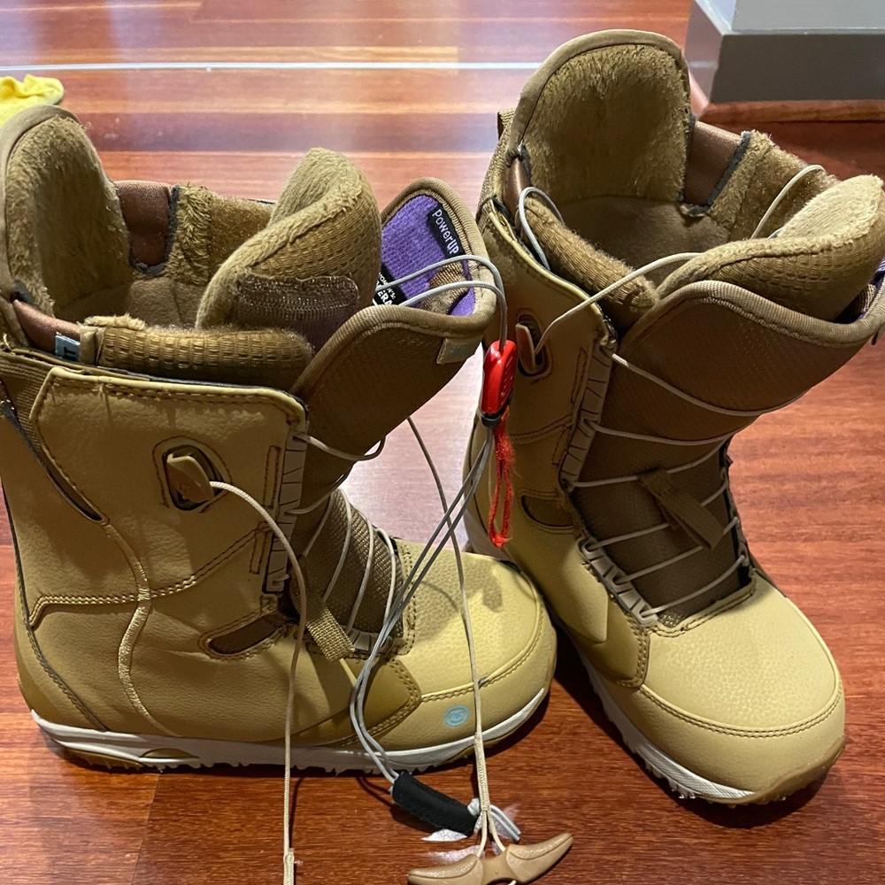 Burton Emerald Snowboard Boot - Size 6